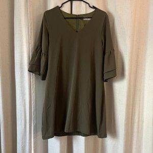 Belongsci Dress Olive Green V-Neck Bell Sleeved Lined Dress size S